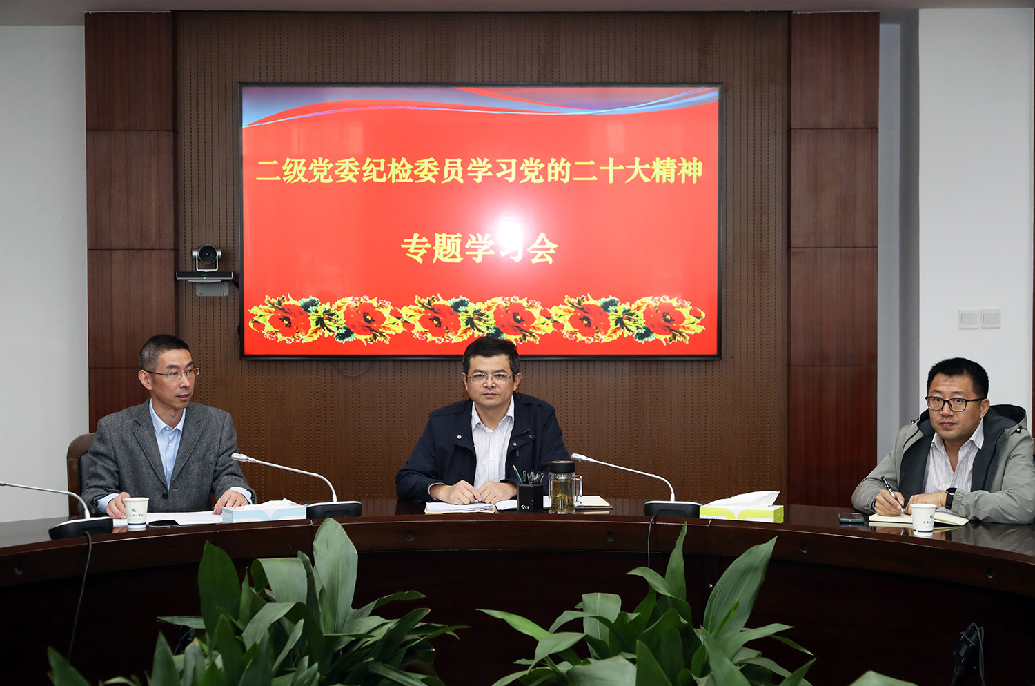 与会领导.JPG